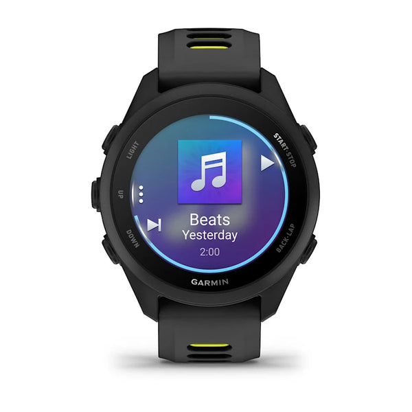 En Garmin Forerunner 170 Music i Black Black/Amp Yellow viser en musikafspiller med en lilla-blå baggrund, et nodeikon, sangtitlen "Beats", ordet "Yesterday" og en varighed på 2:00 minutter.
