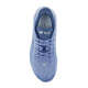 Topbillede af en enkelt New Balance FreshFoam 860 v15 Dame løbesko i Fairweather Blue/Silver Metallic, der viser snørebånd, overdel i mesh og branding på pløs og indersål. Designet til stabilitet under hele løbeturen på en hvid baggrund.