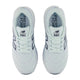 Et top-down billede af New Balance FreshFoam 880 v15 Dame løbesko i Glint Blue/Nb Navy med hvide snørebånd, sorte logodetaljer og "Fresh Foam" trykt i sort på indersålerne.