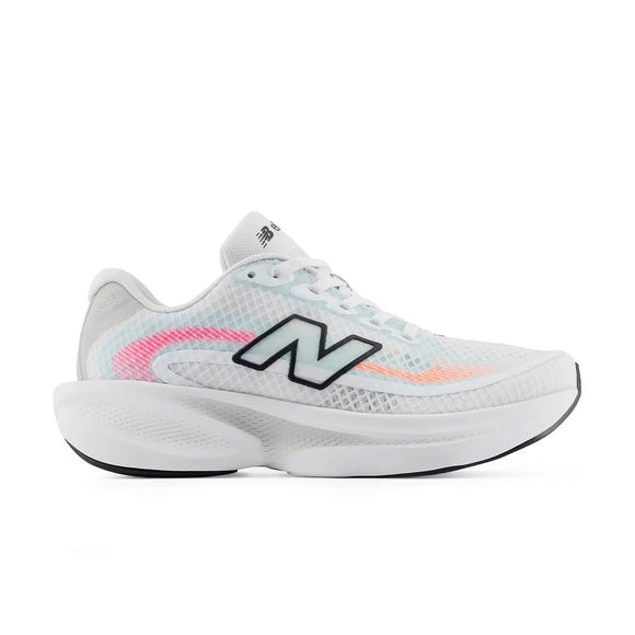 New Balance FreshFoam Ellipse Dame i hvid har en åndbar overdel i mesh, en tyk sål og iøjnefaldende pastelfarvede farveovergange i lyserød, blå og orange. Denne stilfulde løbesko har et stort „N“-logo med sort kontur på siden samt sorte detaljer på sålen. Med den innovative FreshFoam Ellipse-teknologi er den designet til at give enestående komfort og støtte for en jævn løbeoplevelse.