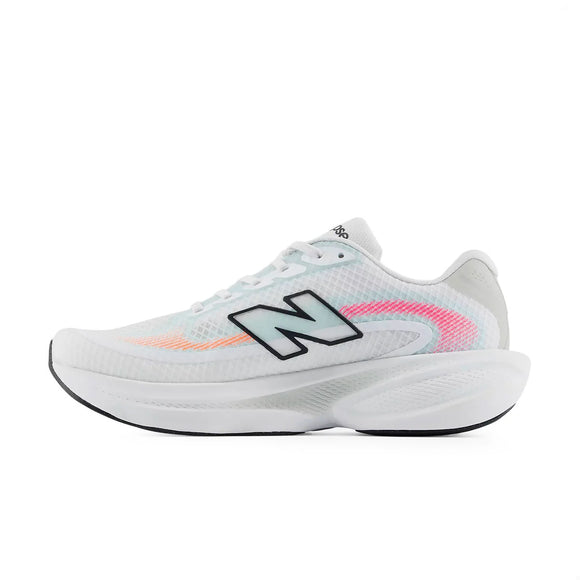Vi præsenterer New Balance FreshFoam Ellipse, Herre, Hvid – en stilfuld løbesko med et stort sort N-logo på siden, suppleret med lyserøde og orange detaljer på den åndbare overdel i mesh. Med en tyk FreshFoam-mellemsål, der sikrer enestående komfort, og en slidstærk sort ydersål er disse komfortable løbesko perfekte til enhver mandlig løber, der søger uovertruffen ydeevne og moderne stil.
