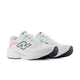 Et par New Balance FreshFoam Ellipse herresko i hvidt med sorte såler, lyserøde og orange farveovergange samt markante sorte »N«-logoer på siderne. Disse sko er perfekte til daglig træning og vises her side om side på en hvid baggrund.