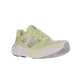 En lysegul New Balance Freshfoam 880 V15 dame løbesko i Fennel Seed med sølvfarvet N-logo, tyk hvid støddæmpende sål og gråmønstret ydersål vises på en hvid baggrund.