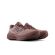 Et par lilla New Balance Fresh Foam X 880 V15, Herre, Fast Track-løbesko med strukturerede såler og markante N-logoer på siderne, vist på en hvid baggrund – perfekte som neutrale løbesko eller mængdetræningssko til dine daglige løbeture.