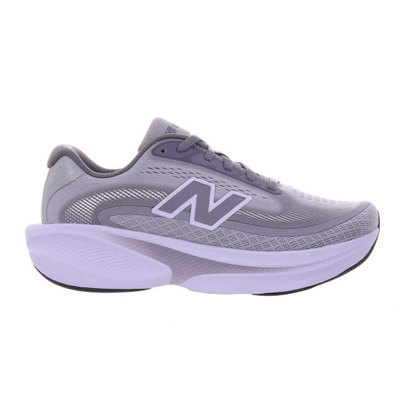 Et sidebillede af den grå New Balance Freshfoam Ellipse, Dame, Digital Mist viser et stort N-logo, en tyk støddæmpende sål og en åndbar overdel i mesh.