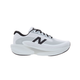 Et par mintfarvede løbesko til kvinder fra New Balance i akvarel-look med sorte detaljer, et stort N-logo på siden, sorte snørebånd og en tyk, buet sål, der er designet til løb. Freshfoam Ellipse-teknologien sikrer fremragende støddæmpning, hvilket giver øget komfort og bedre præstationer.