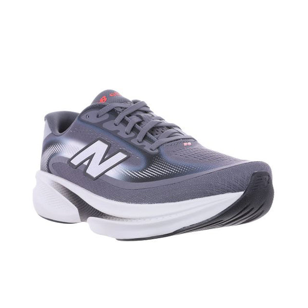 En New Balance Freshfoam Ellipse løbesko herre i farven Magnet med hvid mellemsål, sort ydersål og sort/hvidt N-logo vises fra en vinkel på hvid baggrund. Skoen er designet til komfort løb.