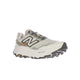 New Balance Freshfoam Hierro V9 Dame i angora har et hvidt og gråt design med et fedt sort N-logo, sorte snørebånd og en robust ydersål - ideel til trailløb - vist på en almindelig hvid baggrund.