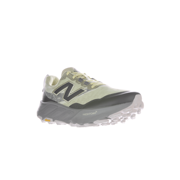 Et lysegult og sort par New Balance Freshfoam Hierro V9, Herre, Morel trailsko med overdel i mesh, et markant sort N-logo og en struktureret sål, vist fra vinkel foran til venstre på en hvid baggrund.