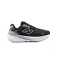 En sort og grå løbesko til kvinder med hvide detaljer, sorte snørebånd og New Balance-logoet på siden ses i profil mod en ensfarvet hvid baggrund. Dette er Freshfoam X 860 V15, Dame, Black Cement fra New Balance, der er udviklet til at give optimal støtte og komfort under dine løbeture.