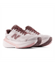 Et par New Balance Freshfoam X 860 V15 damesko i farven Pink Salt med overdel i mesh, de karakteristiske N-logoer, stødabsorberende såler og matchende snørebånd er placeret side om side på en hvid baggrund.
