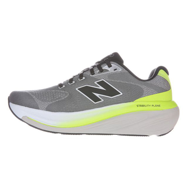New Balance Freshfoam X 860 V15 Herre i Slate Grey set fra siden med et stort N-logo, hvid sål, neongule detaljer og Stability Plane - ideel til løbere, der ønsker støtte i en stabil løbesko.