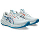 Asics Gel-Cumulus 28 Herre løbesko i Arctic Blue/Aegean Blue har en åndbar overdel i mesh, blå detaljer og såler, hvide snørebånd og synlig Asics-branding på siderne og pløsen.