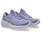 Et par Asics Gel-Cumulus 28 dame løbesko i Bluebell/White med hvide mellemsåler og snørebånd, signaturlogo på siden og mærketunge, vist på en almindelig hvid baggrund.