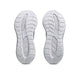 Billedet viser ydersålerne på et par Asics Gel-Cumulus 28 Dame løbesko i Bluebell/White, side om side, med strukturerede slidbanemønstre for greb og fleksibilitet på en almindelig hvid baggrund.