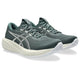 Et par ASICS Gel-Cumulus 28 Herre løbesko i Dusty Fern/Ivory med overdel i mesh, snørelukning, hvide såler, sølvfarvede detaljer og signaturlogo på siden og tungen for et strømlinet look.