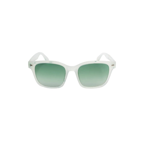 Gaia unisex-solbriller fra Not Just Shades med gennemskinnelige hvide stel og grønne glas med farveovergang, håndlavet i Vietnam med UV400-beskyttelse.