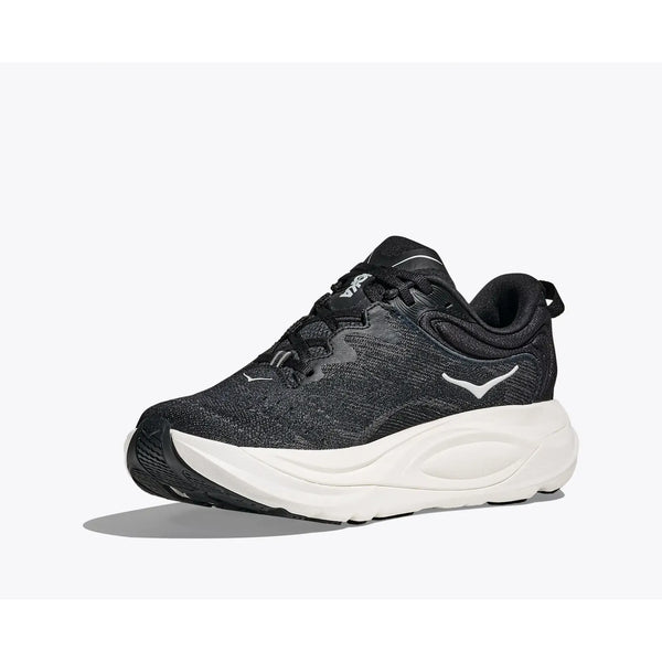 Hoka Gaviota 6 Dame i sort/hvid har en struktureret overdel, sorte snørebånd, hvide detaljer, en tyk hvid sål og et fremtrædende logo på siden, der vises mod en almindelig hvid baggrund.