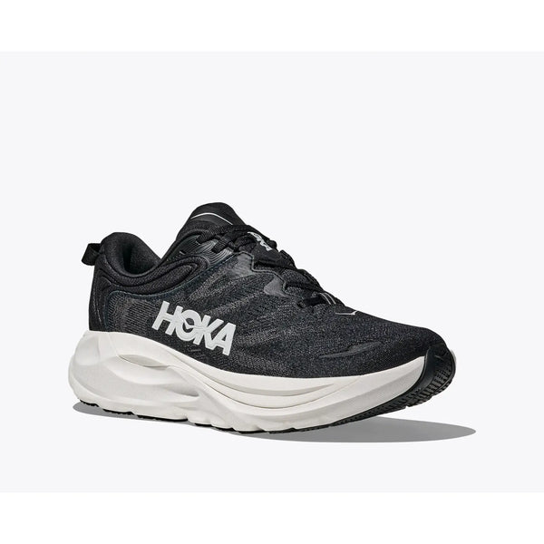 Hoka Gaviota 6 Dame-sneakeren i sort/hvid har en tyk hvid sål og et fedt "HOKA"-branding på siden, som ses på en almindelig hvid baggrund.
