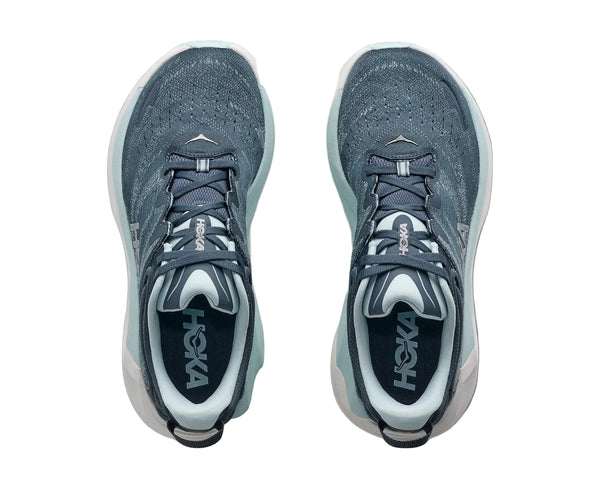 Et par Hoka Gaviota 6 Dame i farven Faded Navy / Glimmering Blue set ovenfra, hvor snørebåndene, overdelen i mesh, den polstrede krave og indlægssålerne med mærkelogoet fremhæves – ideelle stabilitetsløbesko, der giver ekstra støtte.