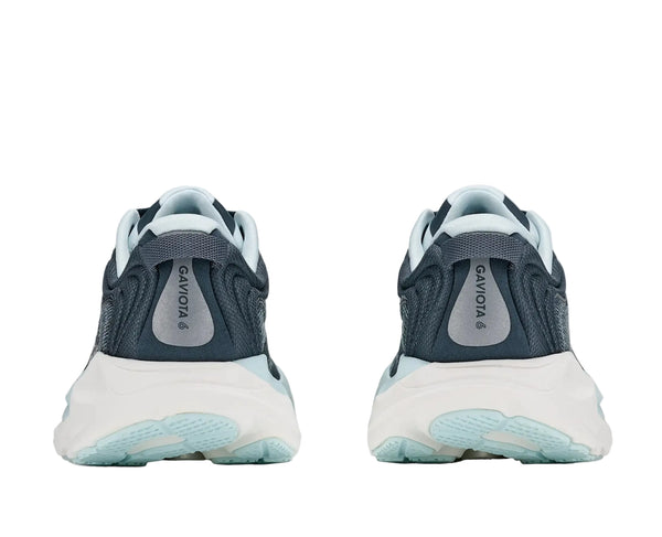 Et par Hoka Gaviota 6 Dame i farven Faded Navy / Glimmering Blue set bagfra, med mørkeblå overdel, lyseblå detaljer, hvide mellemsåler og lyseblå ydersåler. Der står »GAVIOTA« på hælen på begge sko.