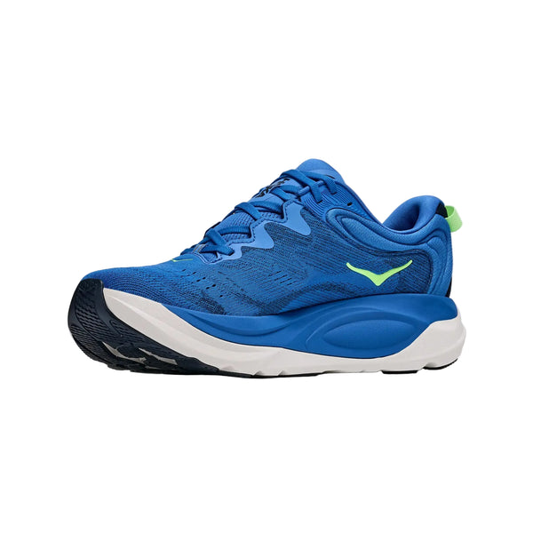 Hoka Gaviota 6, Herre i farvekombinationen Virtual Blue / Varsity Navy har en hvid sål, sort mønster, lysegrønne logo-detaljer og en grøn trækflap, der sikrer maksimal komfort, vist i vinkel på en hvid baggrund.