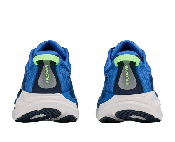 Et par Hoka Gaviota 6 herresko i farvekombinationen Virtual Blue/Varsity Navy set bagfra, med hvide såler, marineblå og grønne detaljer samt »GAVIOTA« på hælflappen for maksimal komfort.