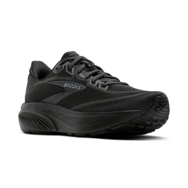 En Brooks Ghost 18-løbesko til kvinder i farvekombinationen Sort/Sort/Ebony har en tyk, struktureret sål, der er designet til optimal støddæmpning, en åndbar overdel i mesh og grå snørebånd. På siden ses Brooks’ logo i gråt, og skoen er placeret på en måde, der fremhæver både side- og forfra-udsigten.