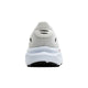 Brooks Ghost 18 Dame i White/Black/Rose Gold er vist bagfra med en tyk struktureret hvid sål, sort ydersål, mesh-overdel med ventilation og afrundet hæl - perfekt som mængdetræningssko.