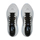 Et par Brooks Ghost 18 Herre-sko i White/Black/Open Air med sorte snørebånd, sort foring, blåt logo på indersålen og detaljer i mesh på tåen, set ovenfra på en almindelig hvid baggrund.