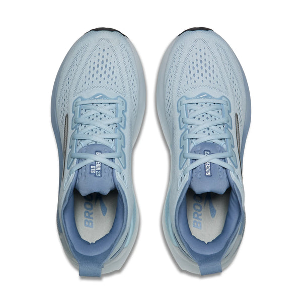Brooks Glycerin GTS 23 Dame løbesko i Nantucket Breeze/Rain/Clear er vist ovenfra og fremhæver deres mesh-overdel, snørebånd og Brooks-branding på tungen og indersålen med såler, der er synlige i kanterne.