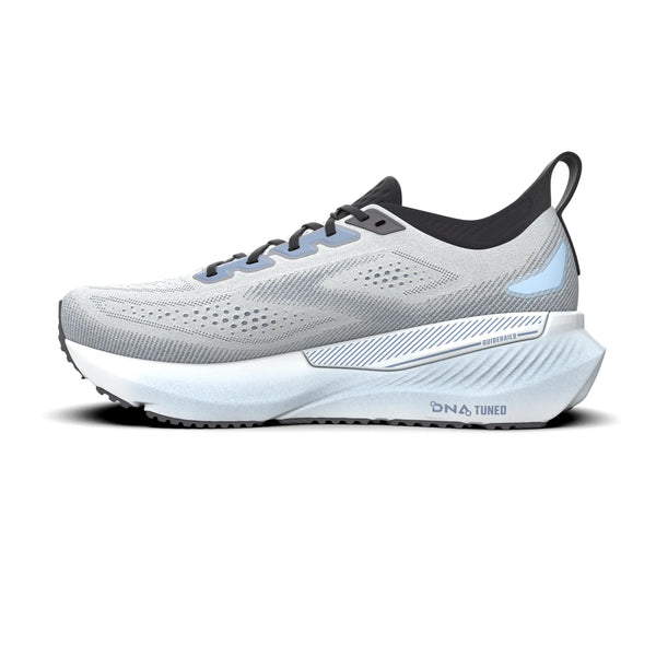 Et sidebillede af Brooks Glycerin GTS 23 til mænd i White/Rain/Baltic Sea viser den tykke DNA LOFT v3-støddæmpende sål, DNA TUNED-mærket og den sorte tunge og hælkappe, der gør den nem at tage på.