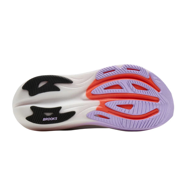 Sålen på en Brooks Glycerin Max 3-løbesko med en hvid mellemsål af skum, sorte hælpuder og et mønstret gummisål i lilla og koral, der er udviklet til neutrale løbere.