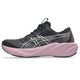 ASICS GT-2000 15 i sort/taro-lilla er en stabilitetssko, der er designet til at give optimal støtte. Denne løbesko til kvinder har en sort og grå overdel med hvide detaljer, en tyk lyserød sål og det karakteristiske ASICS-logo på siden samt et snøredesign.