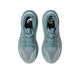 Et par Asics GT-2000 15 herreløbesko i farvekombinationen Foggy Teal/Illuminate Yellow set ovenfra, hvor man kan se overdel i mesh, snørebånd og mærkelogoet på tungen. Disse stabilitetssko er placeret side om side på en hvid baggrund.