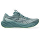 Vi præsenterer ASICS GT-2000 15 til mænd i den stilfulde farvekombination »Foggy Teal/Illuminate Yellow«. Denne stabilitetsløbesko har en tyk, bølget sål med lysegrønne detaljer, en åndbar overdel i mesh og sorte detaljer. Det ikoniske ASICS-logo pryder siden. Som en del af GT-2000 15-serien giver den en forbedret løbeoplevelse til dem, der søger komfort og støtte.