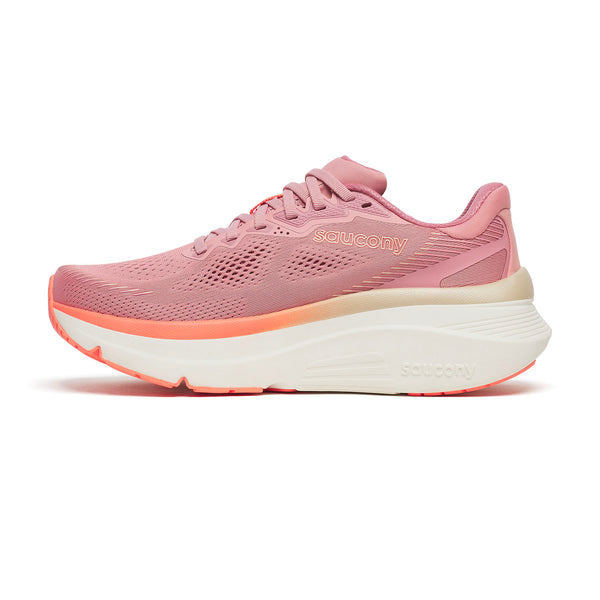 Et par lilla/laksefarvede Saucony Guide 19-løbesko til kvinder med overdel i mesh, let mellemsål og laksefarvede detaljer, designet med fokus på komfort. Vist i profil mod en hvid baggrund.