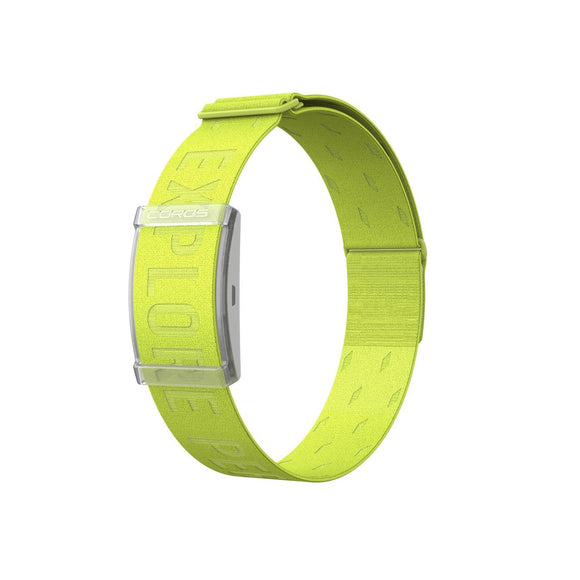 Et limegrønt stofarmbånd kaldet Heart Rate Monitor by COROS har en rektangulær plastiklås, der rummer en lille Bluetooth-aktiveret enhed. Båndet er præget med "EXPLORE" i hele sin længde.