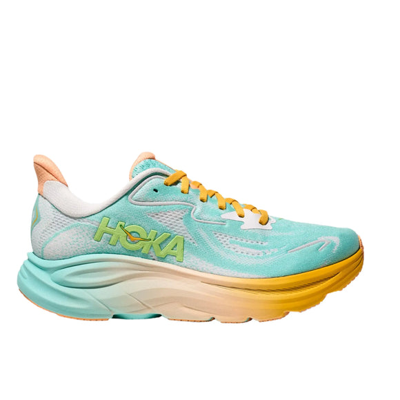 Hoka Clifton 10 løbesko herre i Blue Spark/White har en gradueret blågrøn til gul sål, gule snørebånd og ferskenfarvede detaljer på hæl og pløs for letvægtskomfort. Vist på en hvid baggrund.