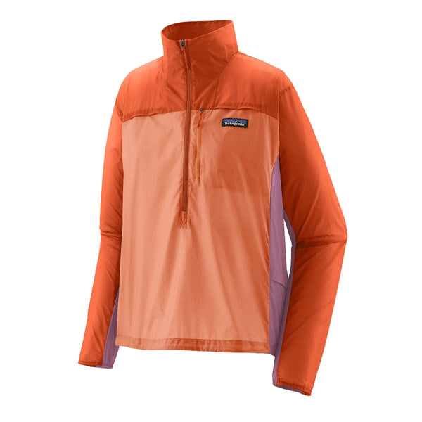 Patagonia Houdini Stash 1/2-Zip Pullover til kvinder i Coal Orange har lange ærmer, en standkrave, lavendelfarvede sidepaneler, en logopatch på venstre bryst og letvægtsmateriale for komfort.