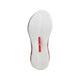 Billedet viser den hvide sål på Adidas Hyperboost Edge, Dame (Cloud White/Pure Ruby/Zero Metalic) med en bølget tekstureret slidbane og et lille rødt rektangel i midten med betegnelsen TORSION SYSTEM.