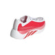 En hvid og rød Hyperboost Edge løbesko til damer fra Adidas, i Cloud White/Pure Ruby/Zero Metalic, med en tyk buet sål og sidestriber. Set bagfra har den ADIZERO ADIOS PRO 3-tekst på hælen.