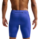En mand ses bagfra iført tætsiddende, lyseblå Nike Stride Running Half Tights, Herre, Lapis/Reflective Silv med en lille lynlåslomme i linningen, reflekterende detaljer i bunden og Dri-FIT-teknologi for komfort.
