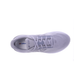 Oversigtsbillede af en enkelt lysegrå sportssko, New Balance Infinion 1080 V15 Dame i farven Digital Mist, med mesh-materiale, snørebånd og et synligt NB-logo på siden. Skoen er designet som en neutral løbesko med henblik på maksimal komfort, og indersålen er prydet med udformet tekst og mærkedetaljer. Skoen er placeret på en hvid baggrund.