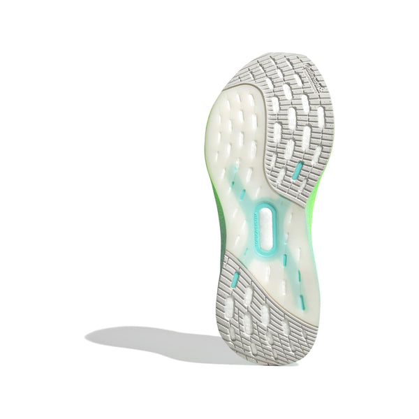 En Adidas Ultraboost 5X Dame løbesko i Ftwwht/Dshgry/Limbur med hvid overdel, grå tekstureret ydersål, lyseblå og lime detaljer samt synlig Boost-teknologi, fotograferet mod en hvid baggrund med let skygge.