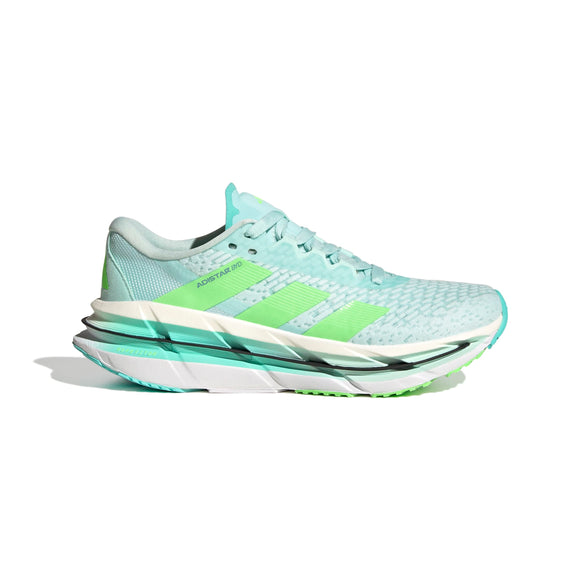 Adidas Adistar Byd Dame i Halmin/Limbur/Flaaqu har en overdel i lyseblå og mintfarvet mesh, neongrønne detaljer og en tyk hvidgrøn polstret sål, vist i venstre sideprofil på en hvid baggrund.