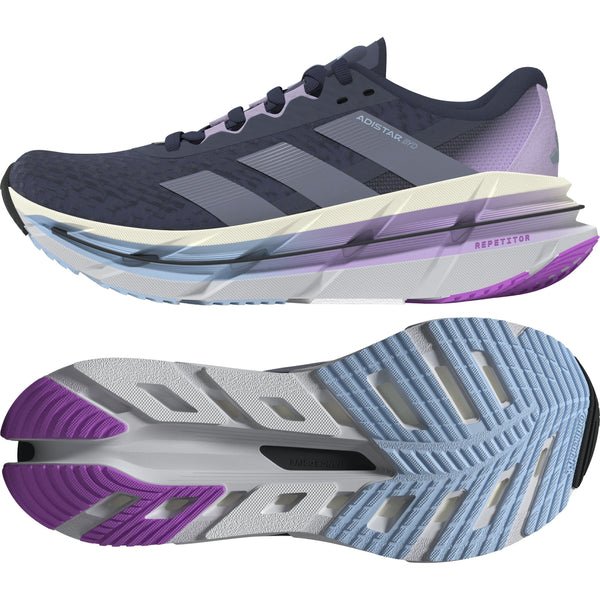 Adidas Adistar Byd Dame løbesko i Shanav/Silvio/Powplu har marineblå, lavendel, lyseblå, grå og lilla detaljer. Fra siden og bunden ses sålens mønster og lagdelte Boost-mellemsål, der giver stabilitet.