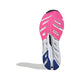 Billedet viser sålen på Adidas Adistar Byd Dame i Blufus/Lucpnk/Lucblu med pink, hvid og blå sektioner med et sort mønstret greb, fotograferet på en hvid baggrund med en synlig skygge.