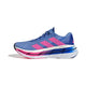 Et sidebillede af Adidas Adistar Byd løbesko dame i Blufus/Lucpnk/Lucblu viser pink striber, en tyk hvid og blå sål for stabilitet og LIGHTSTRIKE PRO trykt på mellemsålen.