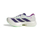 Adidas Adizero Adios Pro 4 Herre i Cwhite/Cpurpl/Limbur er en hvid løbesko med lilla striber, grønne detaljer på sålen og et strejf af lilla ved hælen - en avanceret løbesko af kulfiber, som giver en god løbepræstation.